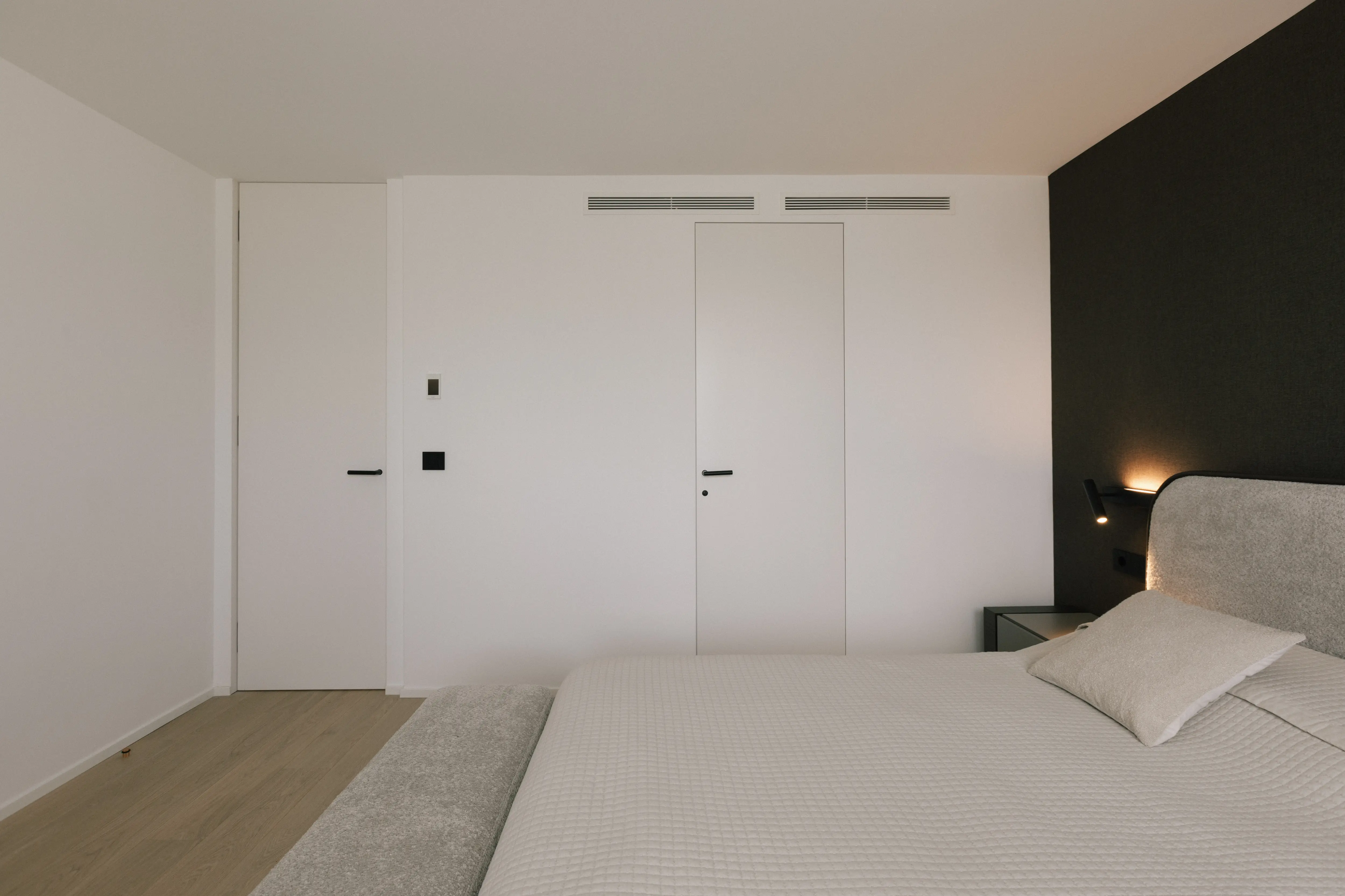Finished bedroom interior design in renovated Campolivar Valencia home image 36