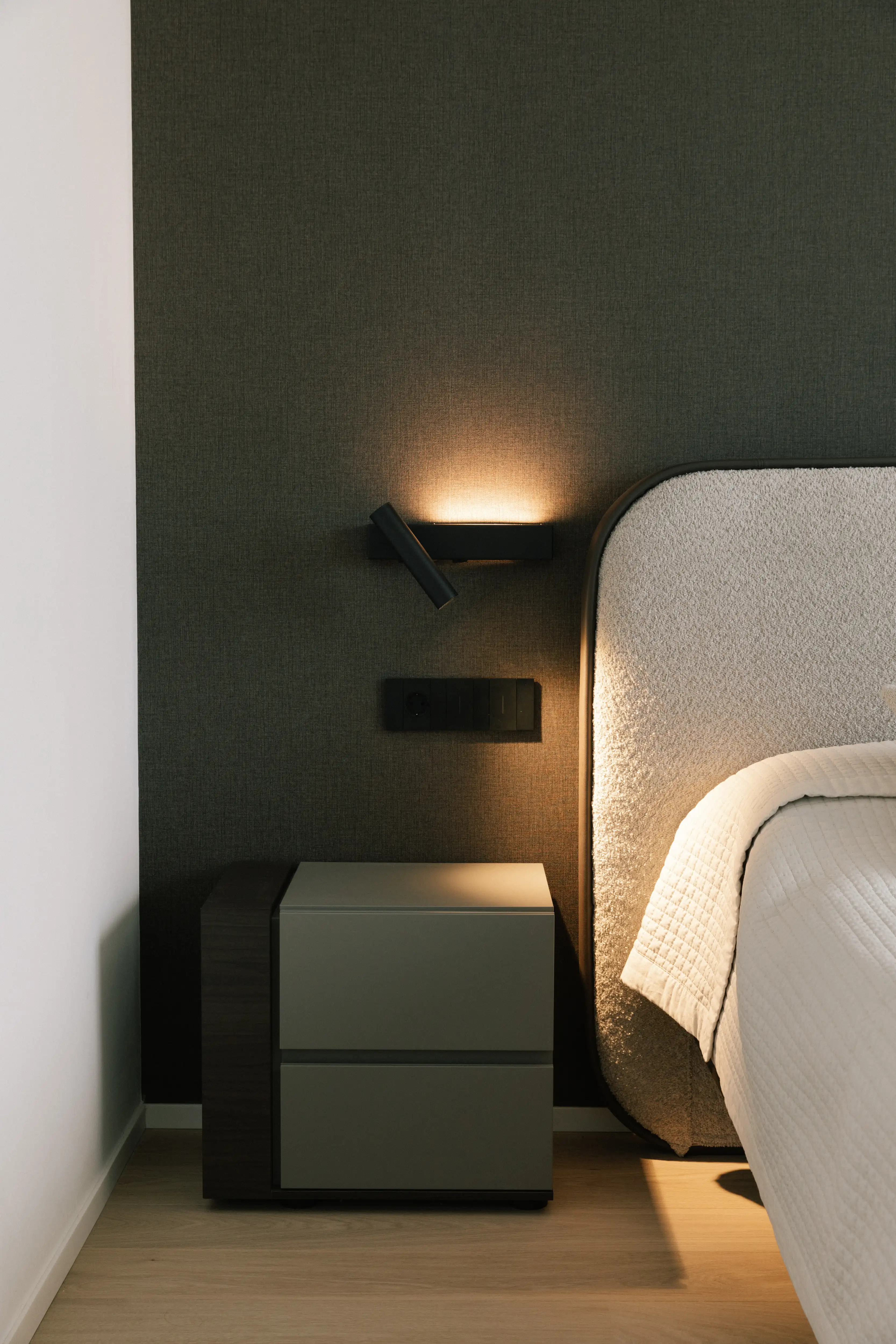 Finished bedroom interior design in renovated Campolivar Valencia home image 38