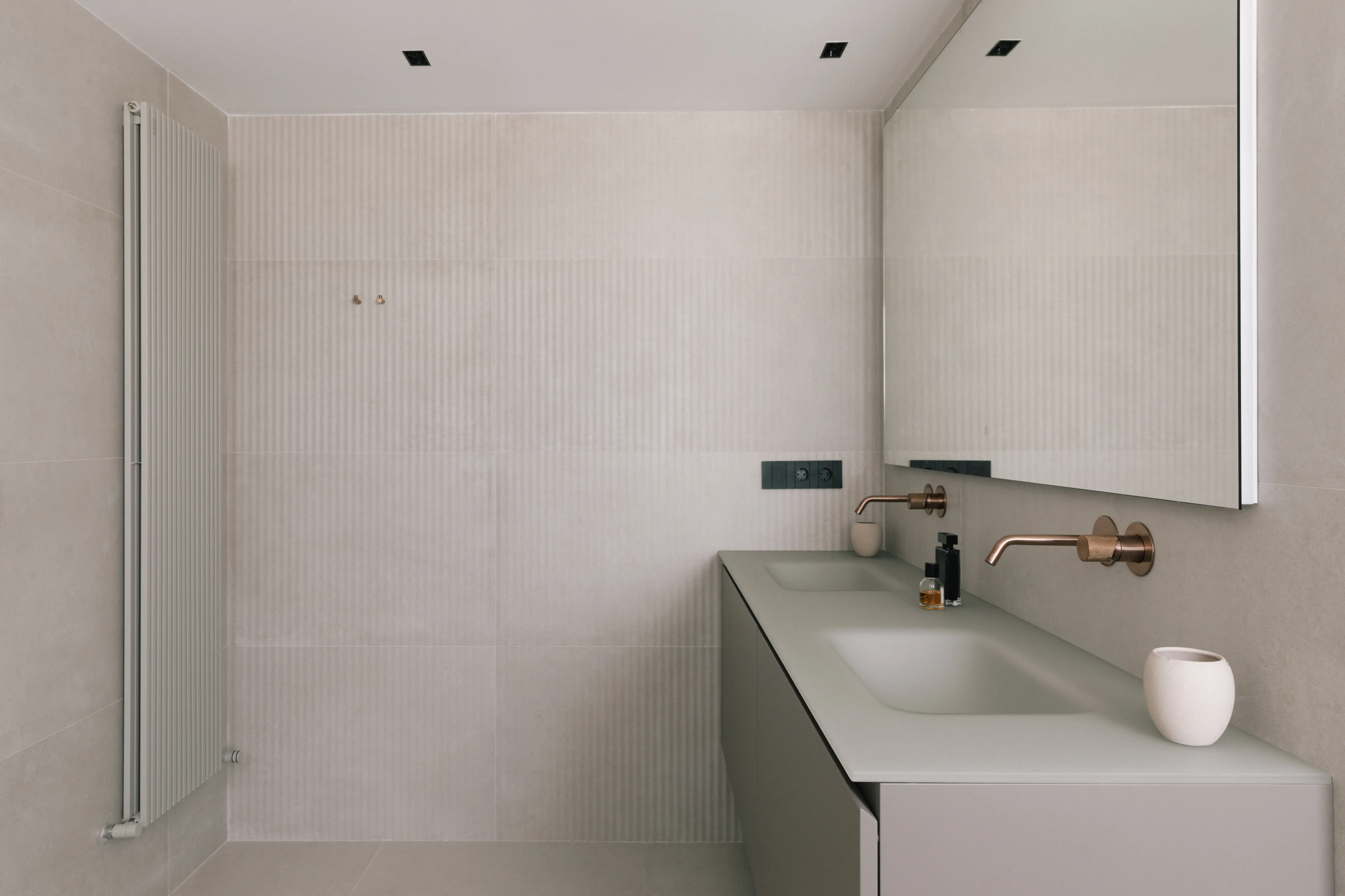 Bathroom renovation detail in Campolivar Valencia image 41