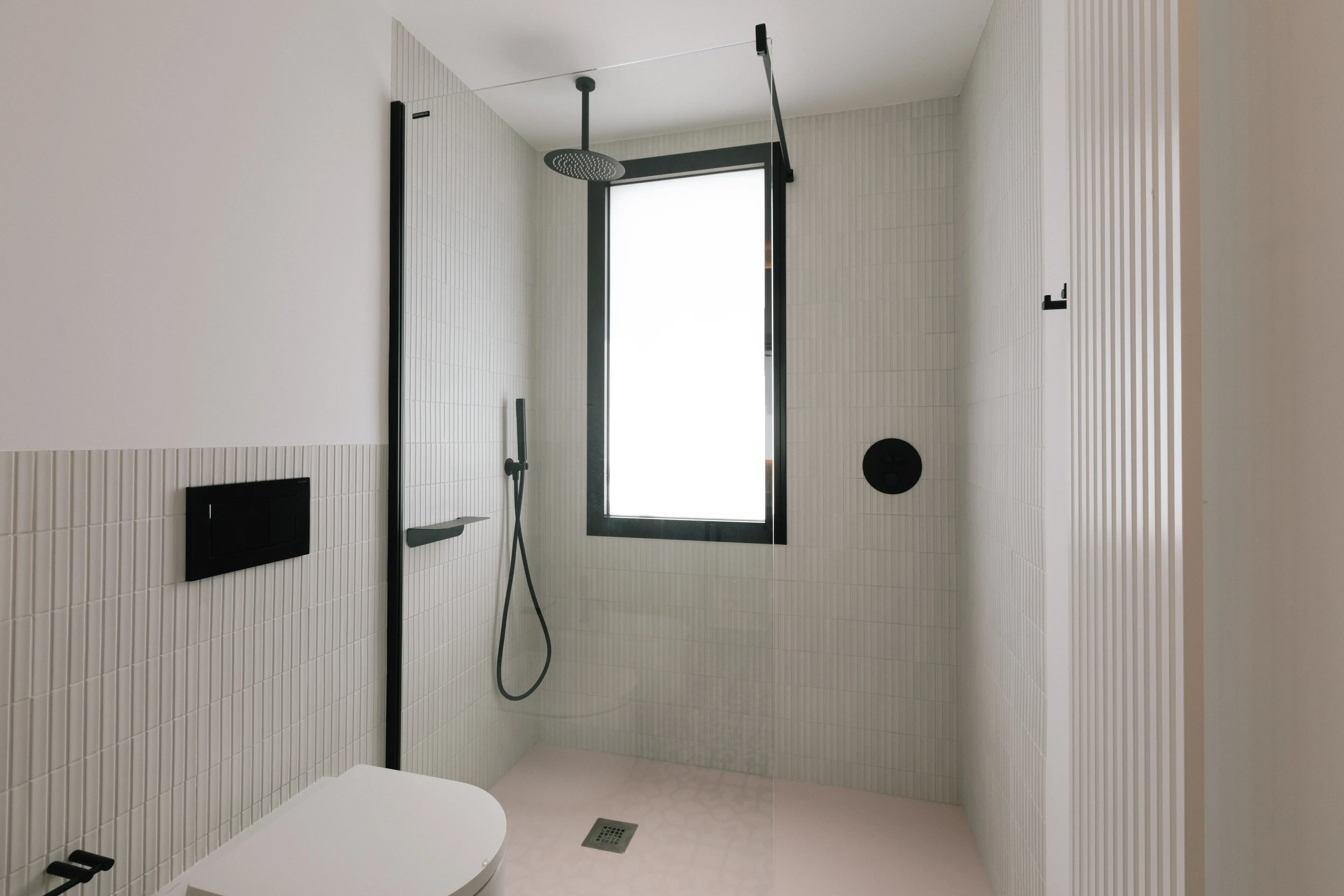 Bathroom renovation detail in Campolivar Valencia image 50