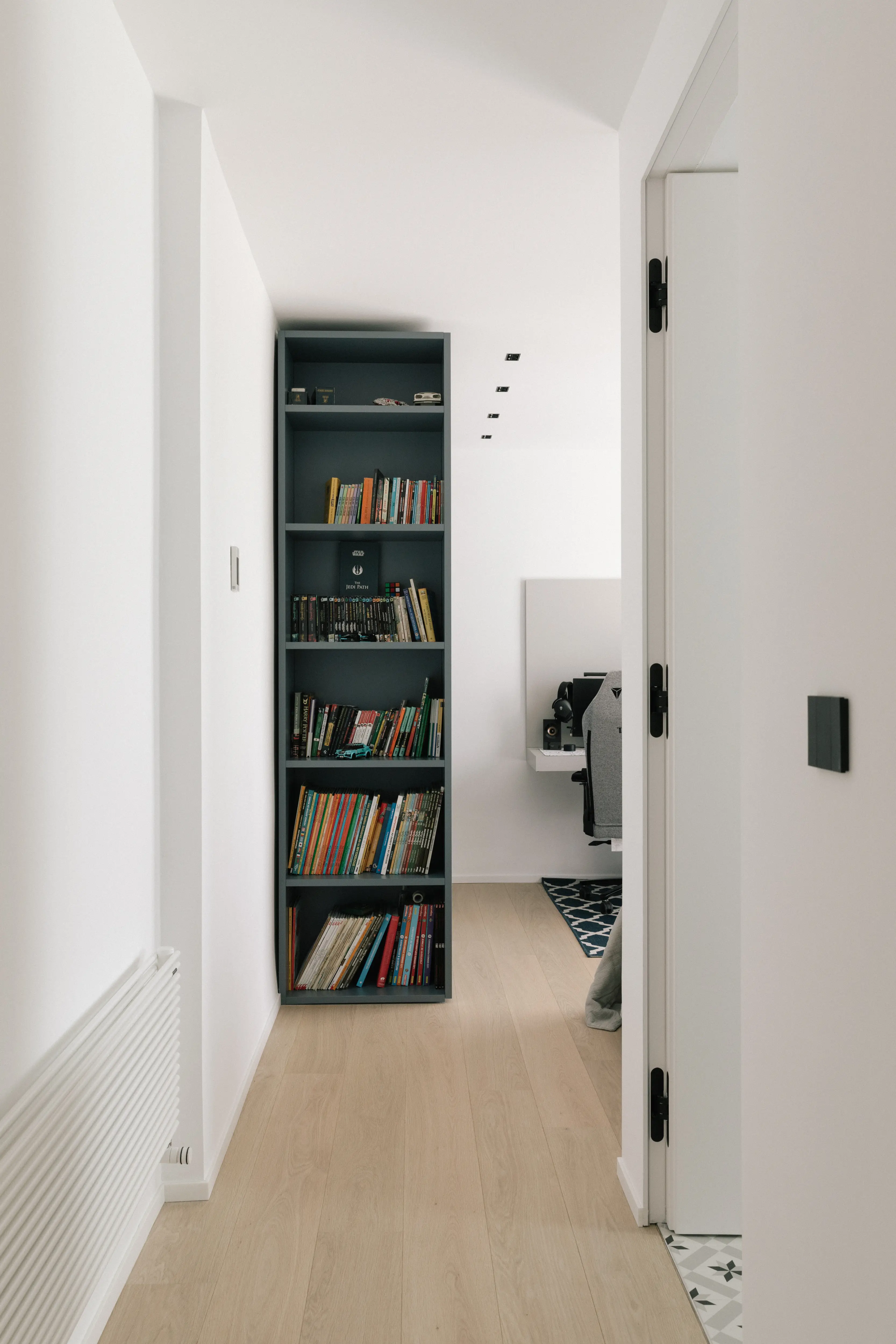 Finished bedroom interior design in renovated Campolivar Valencia home image 53
