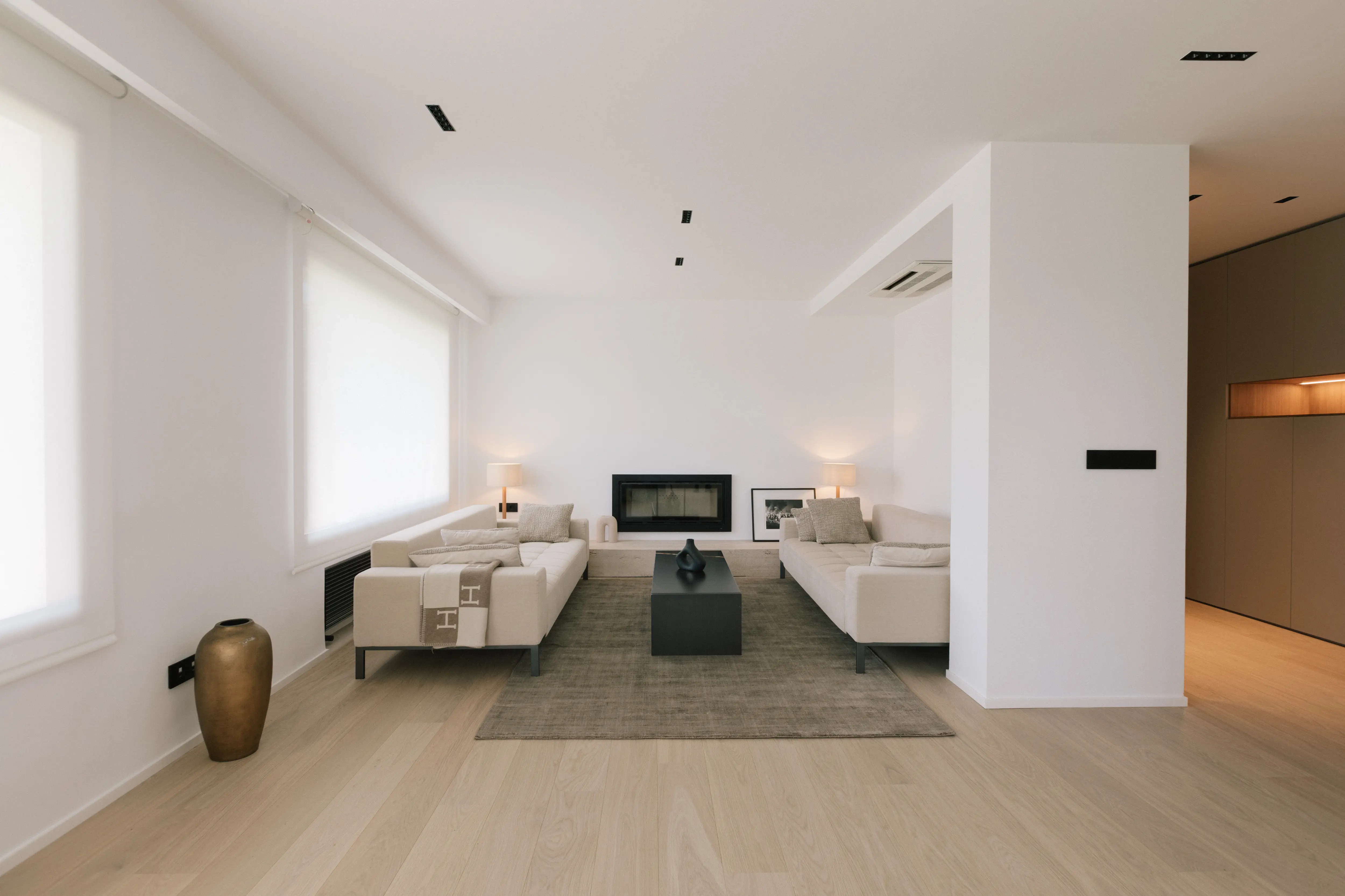 Open-plan living area after villa renovation in Campolivar Valencia image 7