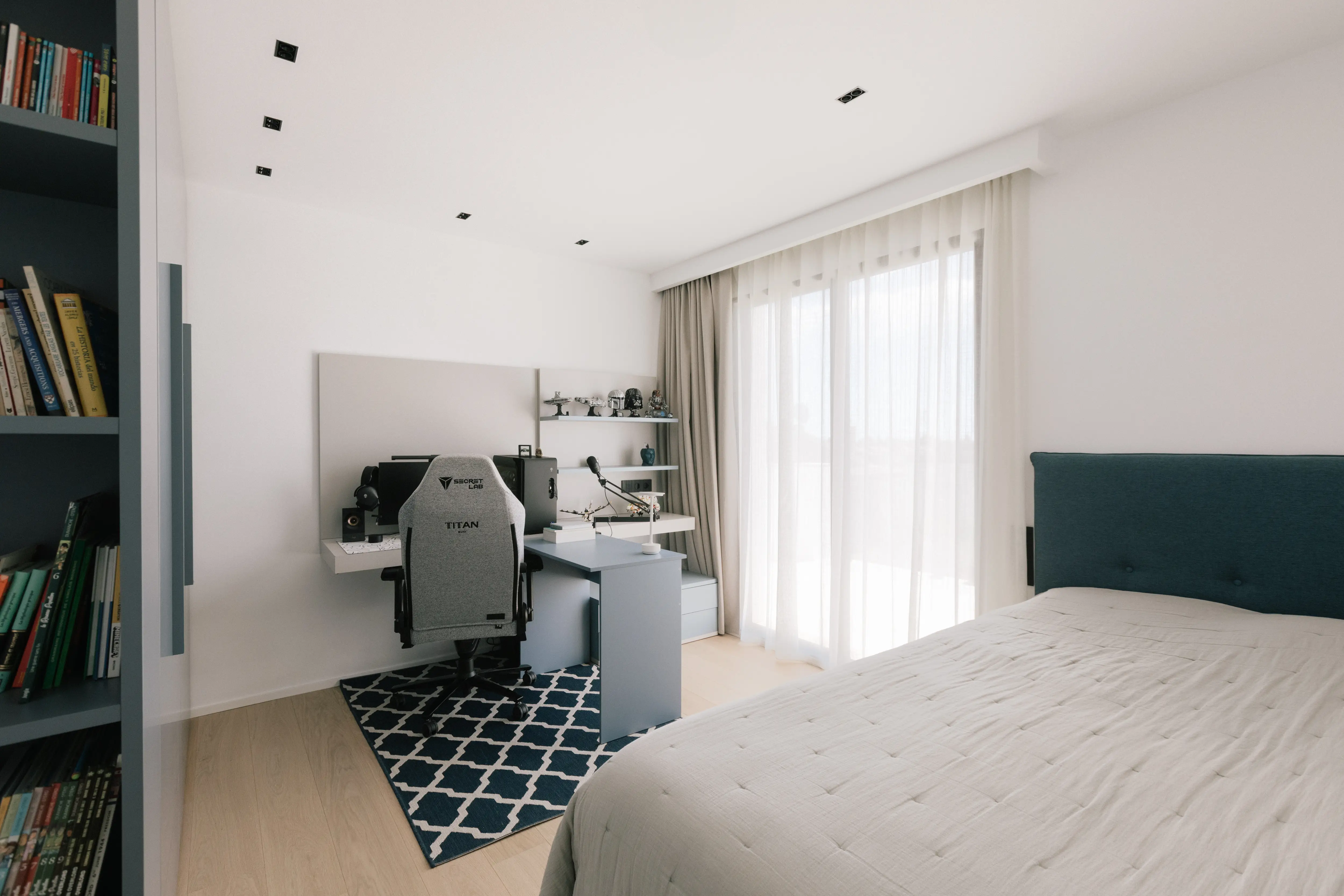 Finished bedroom interior design in renovated Campolivar Valencia home image 54