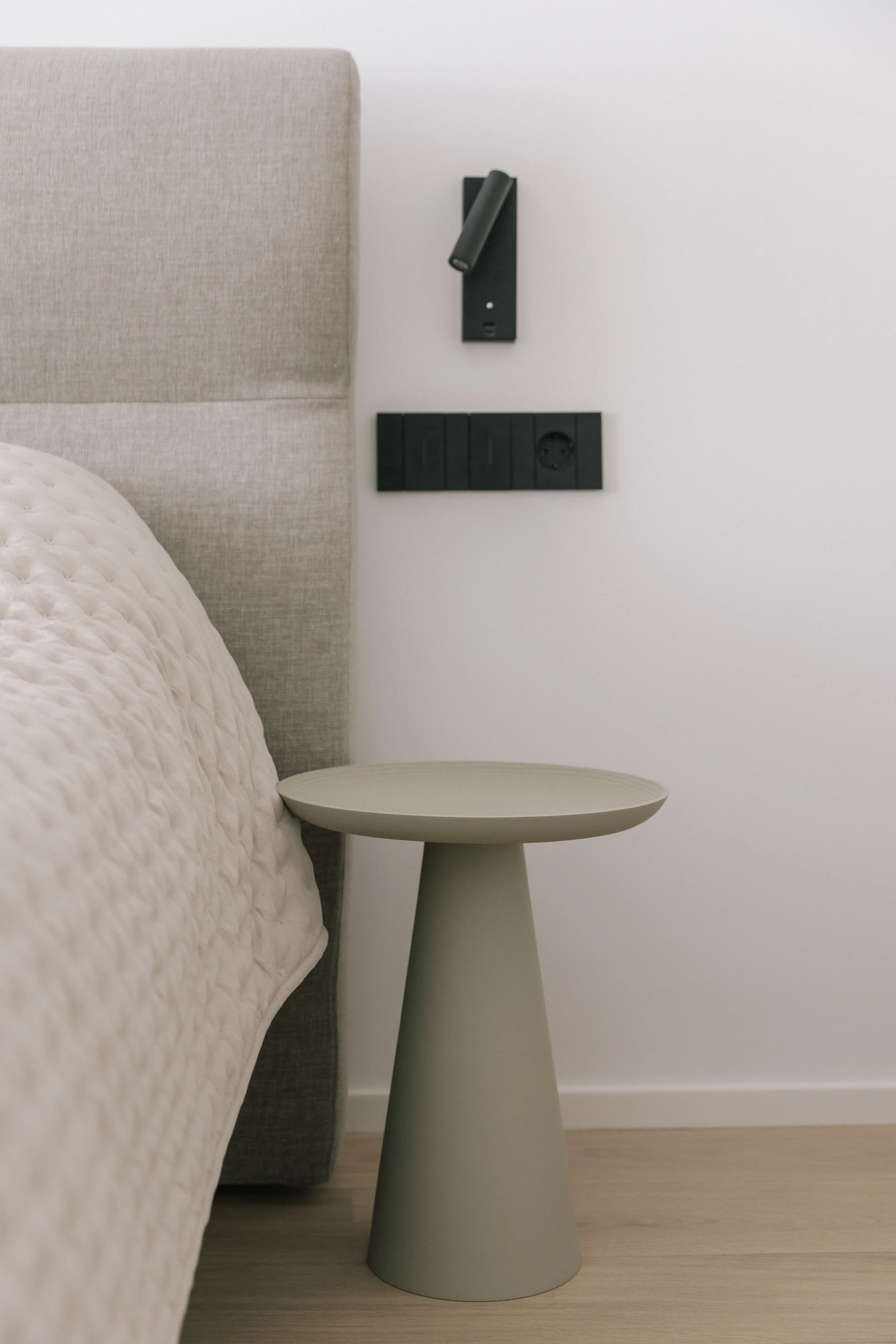 Finished bedroom interior design in renovated Campolivar Valencia home image 62